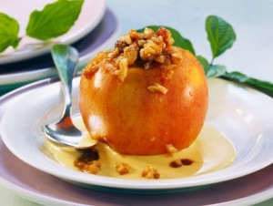 Ovnbagte æbler gefuellter_bratapfel_mit_vanillesosse_0